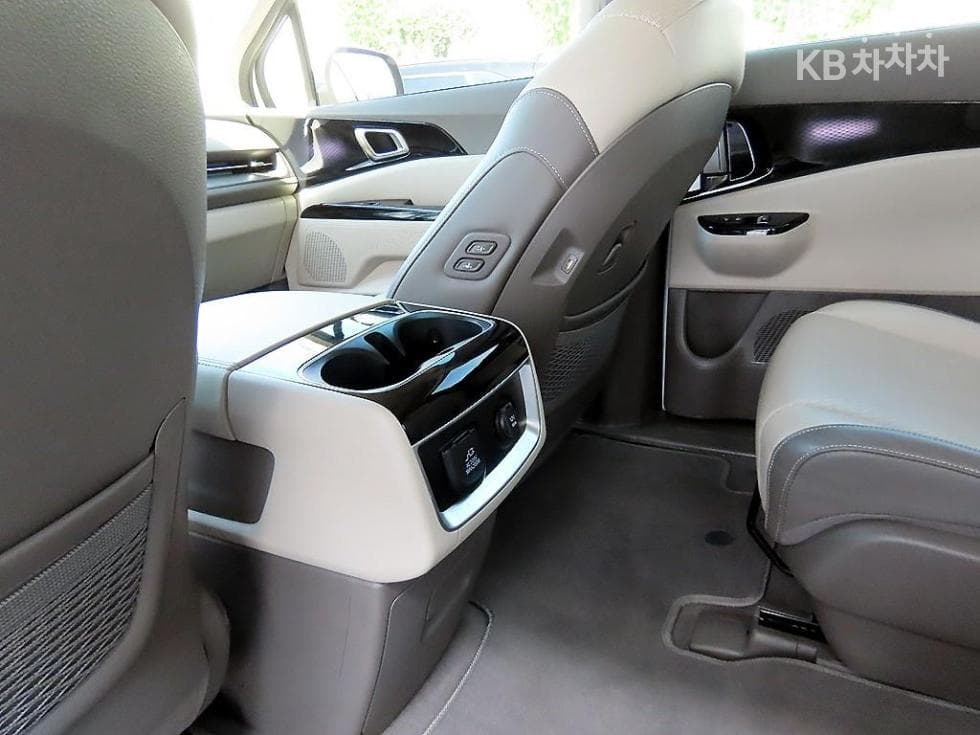 Kia Carnival 4th generationG3.5 GDI 9-seater Signature - 14