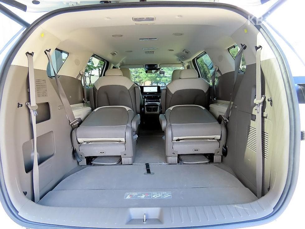 Kia Carnival 4th generationG3.5 GDI 9-seater Signature - 16