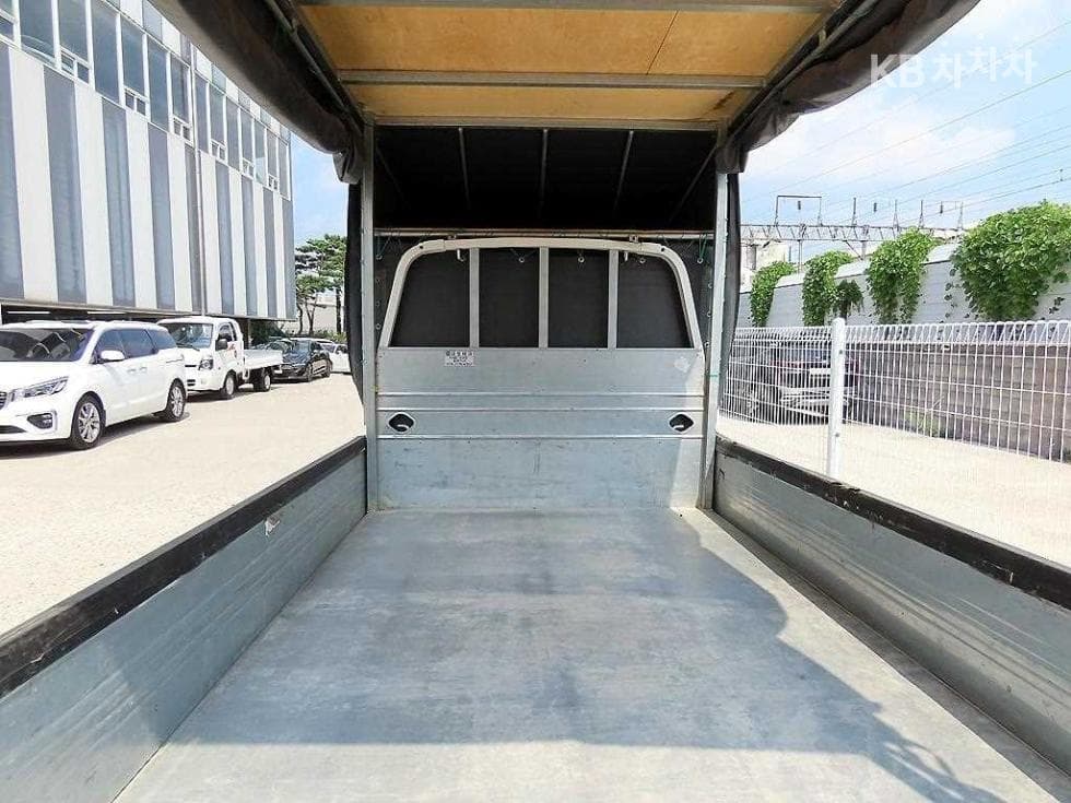 Hyundai Porter 2Extra Long Super Cab CRDi Smart - 5
