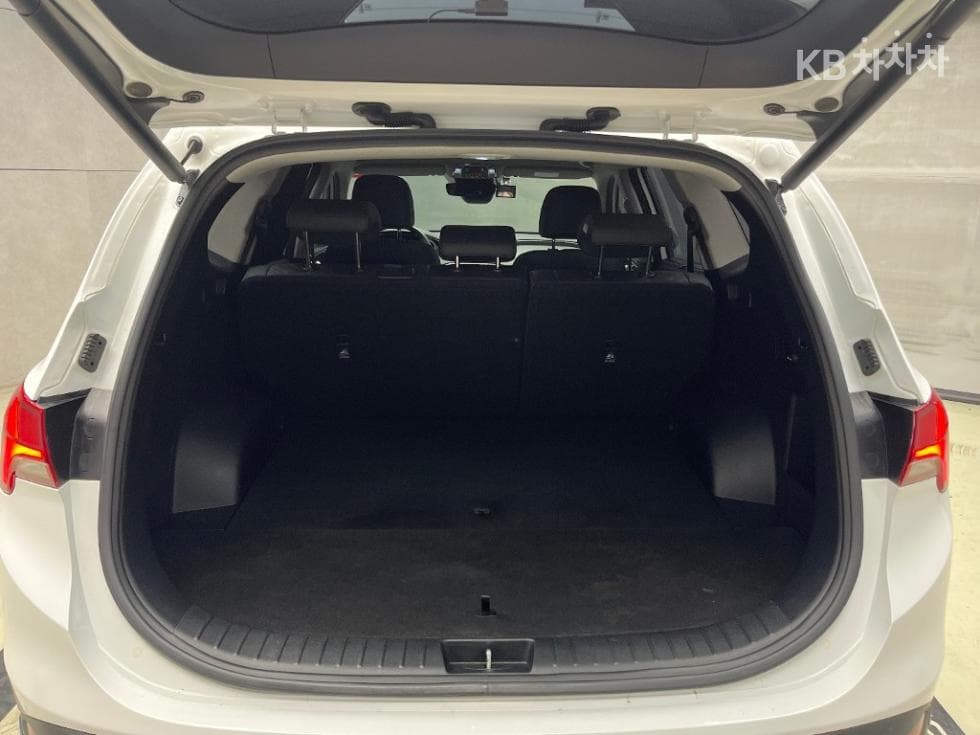 Hyundai The New (facelift) Santa Fe TMGasoline 2.5T 2WD Prestige - 15