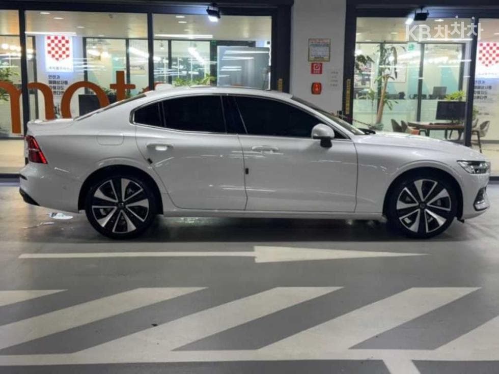 Volvo S60 3-토 поколение2.0 B5 Ultra Bright - 3