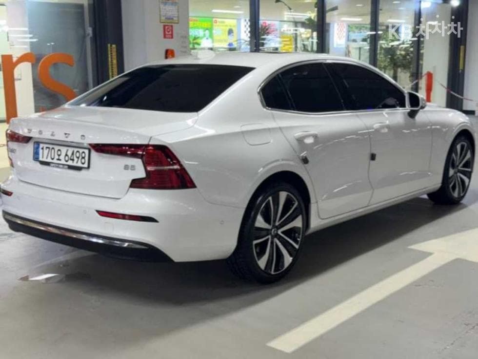 Volvo S60 3-토 поколение2.0 B5 Ultra Bright - 4
