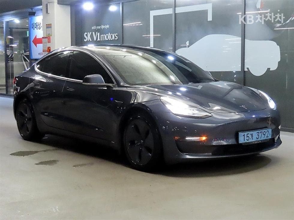 테슬라 Model 3 Long Range - Image 1