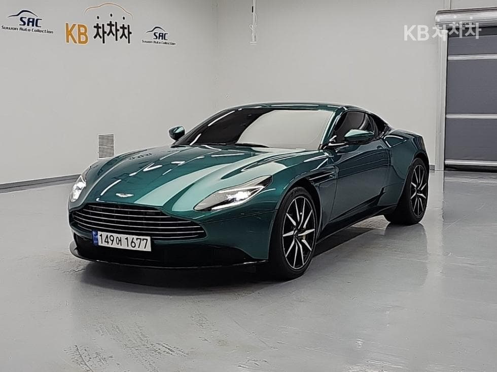 애스턴마틴 DB11 4.0 V8 Купе - Image 1
