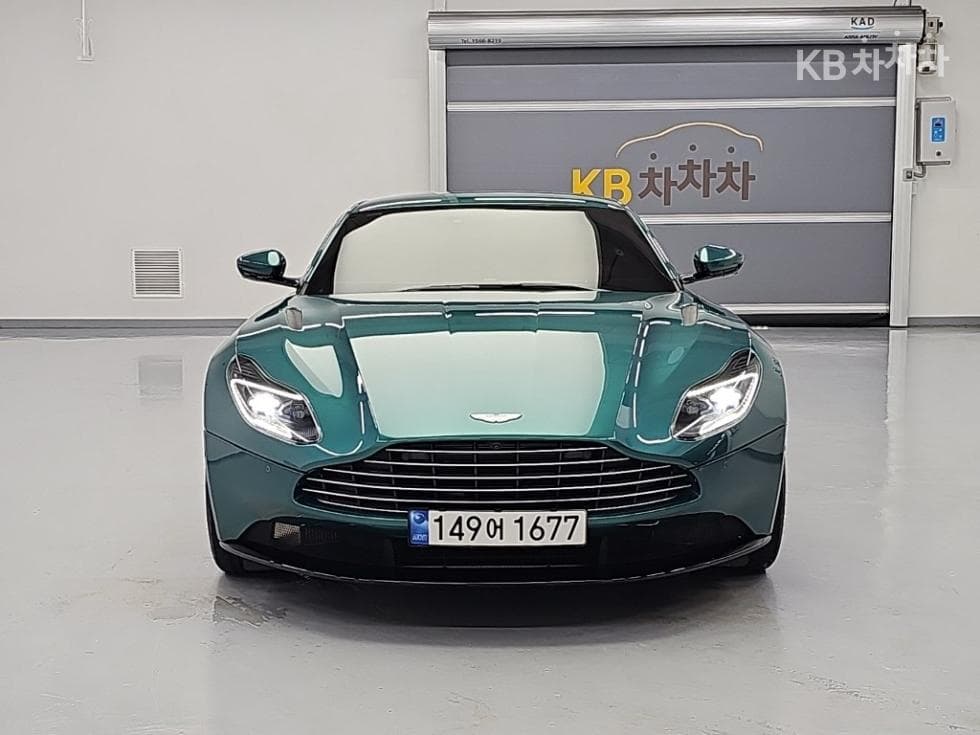 애스턴마틴 DB114.0 V8 Купе - 2