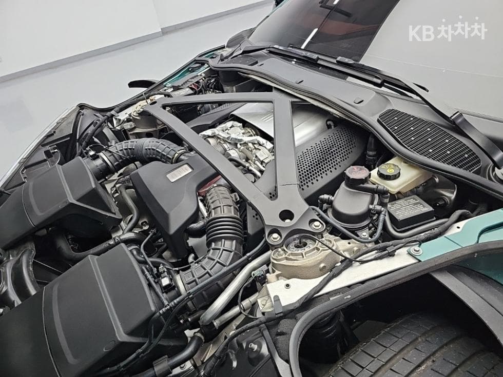애스턴마틴 DB114.0 V8 Купе - 5