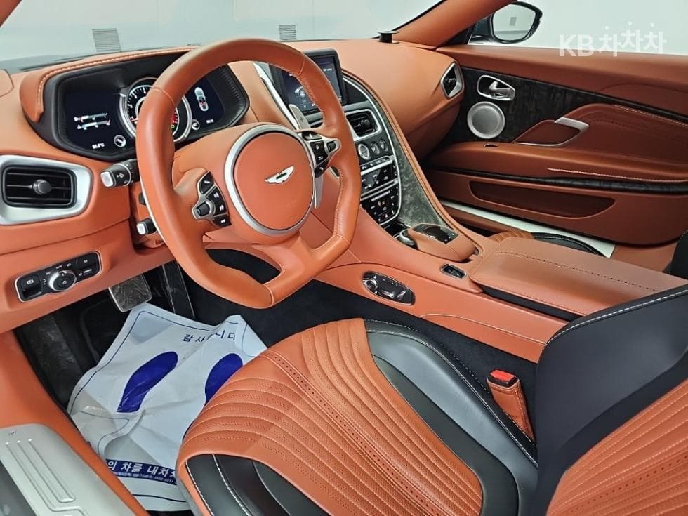 애스턴마틴 DB114.0 V8 Купе - 7
