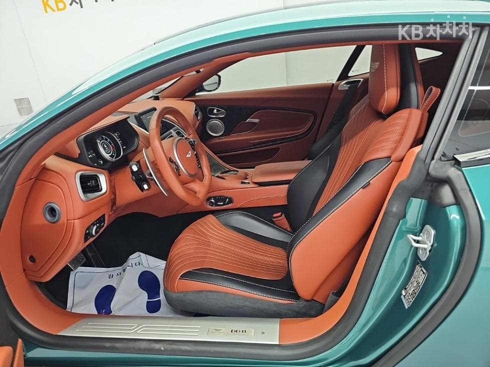애스턴마틴 DB114.0 V8 Купе - 11