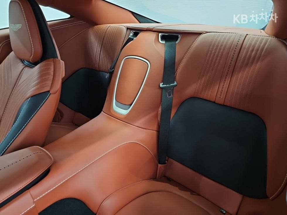 애스턴마틴 DB114.0 V8 Купе - 12