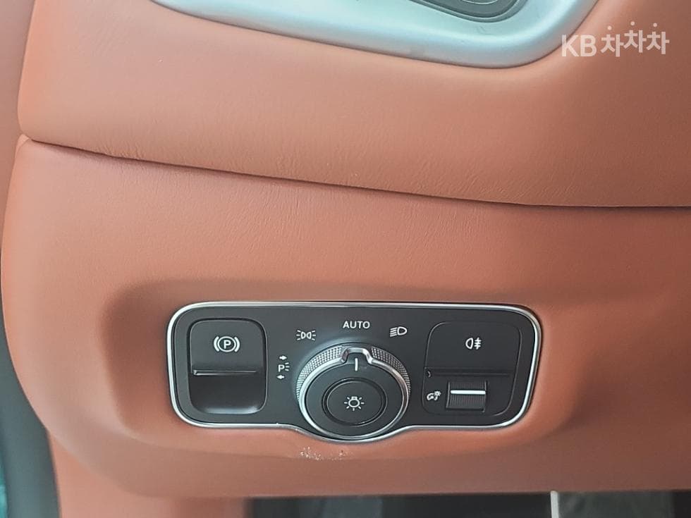애스턴마틴 DB114.0 V8 Купе - 16
