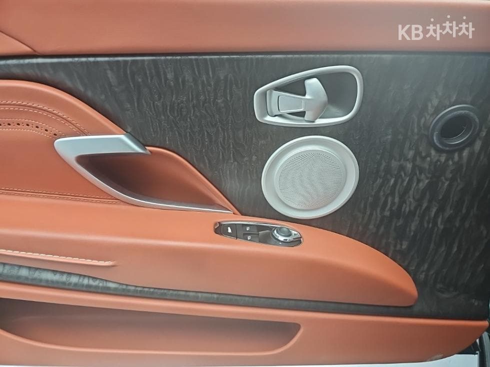애스턴마틴 DB114.0 V8 Купе - 17