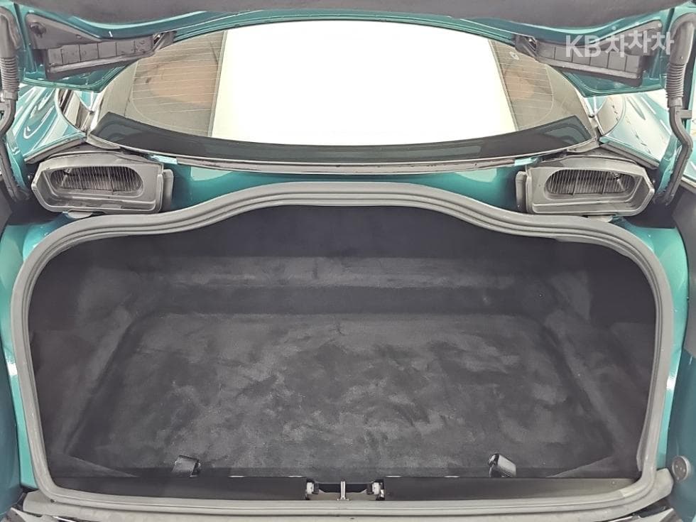 애스턴마틴 DB114.0 V8 Купе - 18