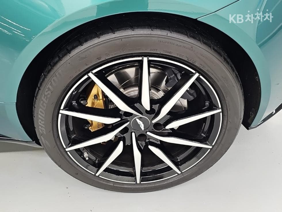 애스턴마틴 DB114.0 V8 Купе - 20