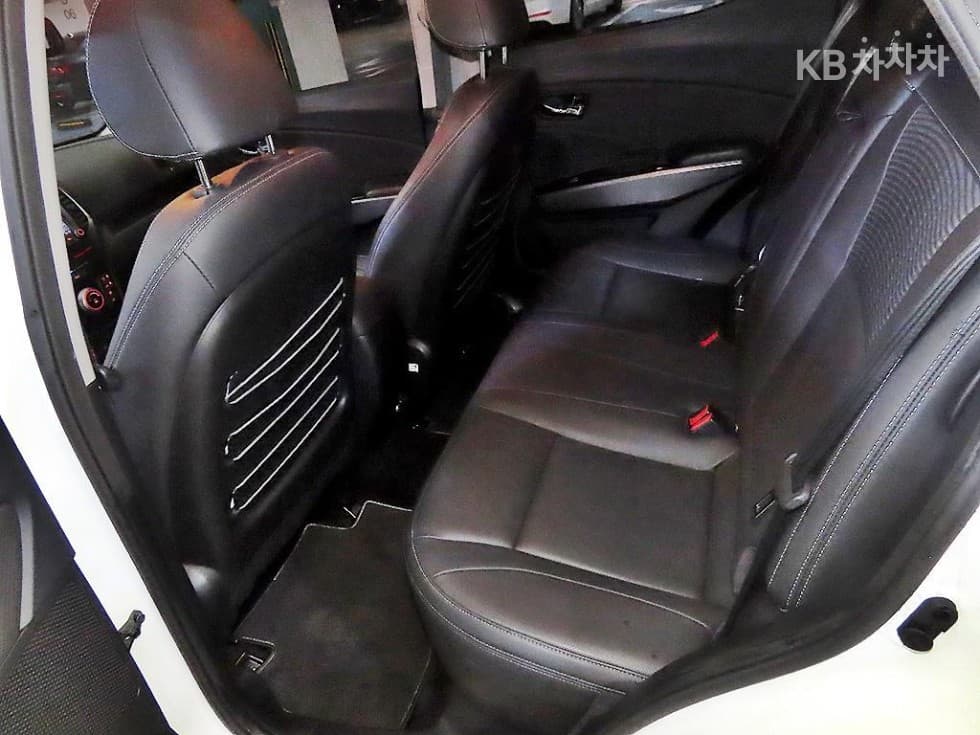 КейДжи Мобилити Тиволи 아머1.6 Бензин VX 2WD - 7