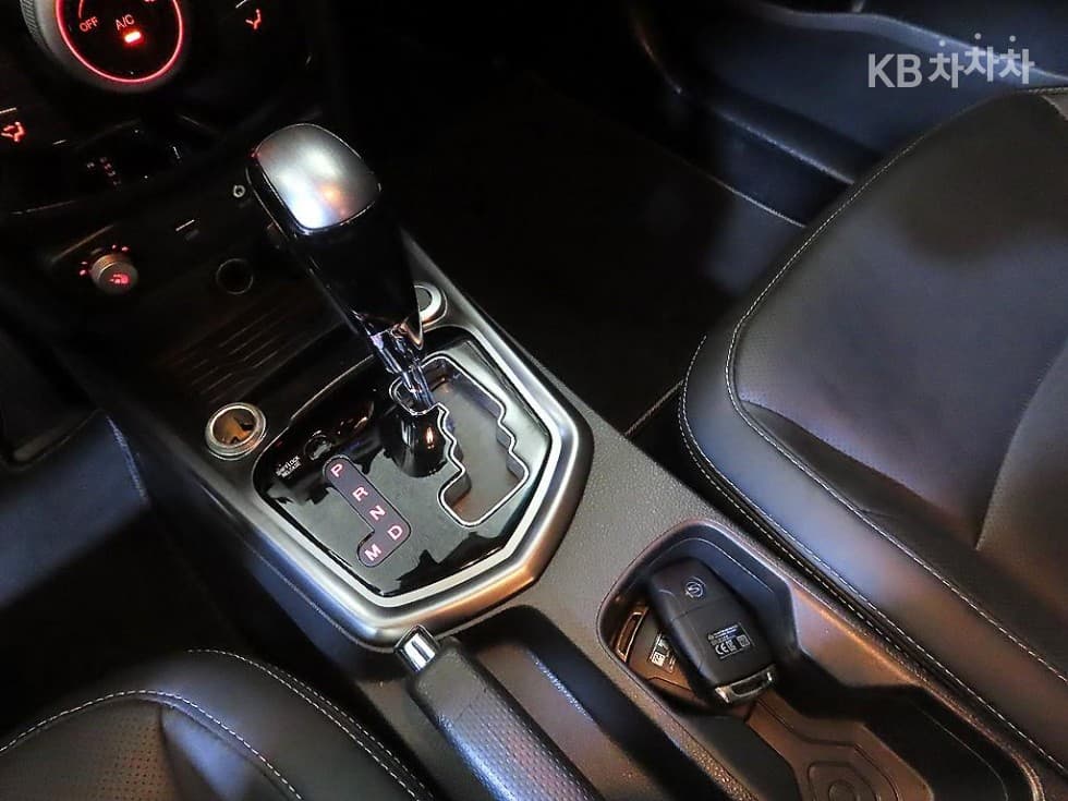 КейДжи Мобилити Тиволи 아머1.6 Бензин VX 2WD - 12