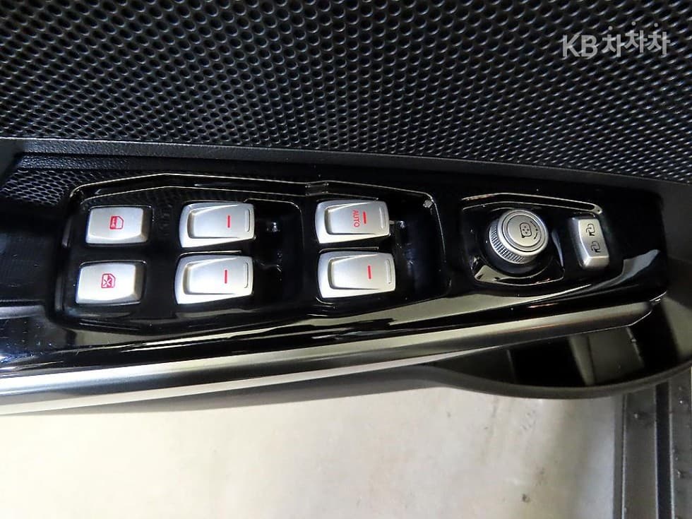 КейДжи Мобилити Тиволи 아머1.6 Бензин VX 2WD - 13