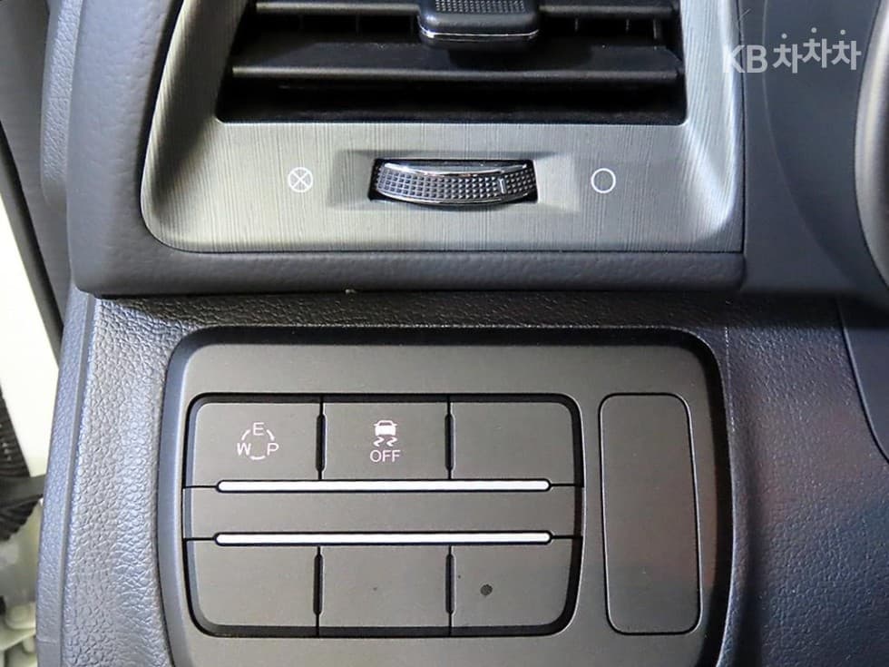 КейДжи Мобилити Тиволи 아머1.6 Бензин VX 2WD - 14