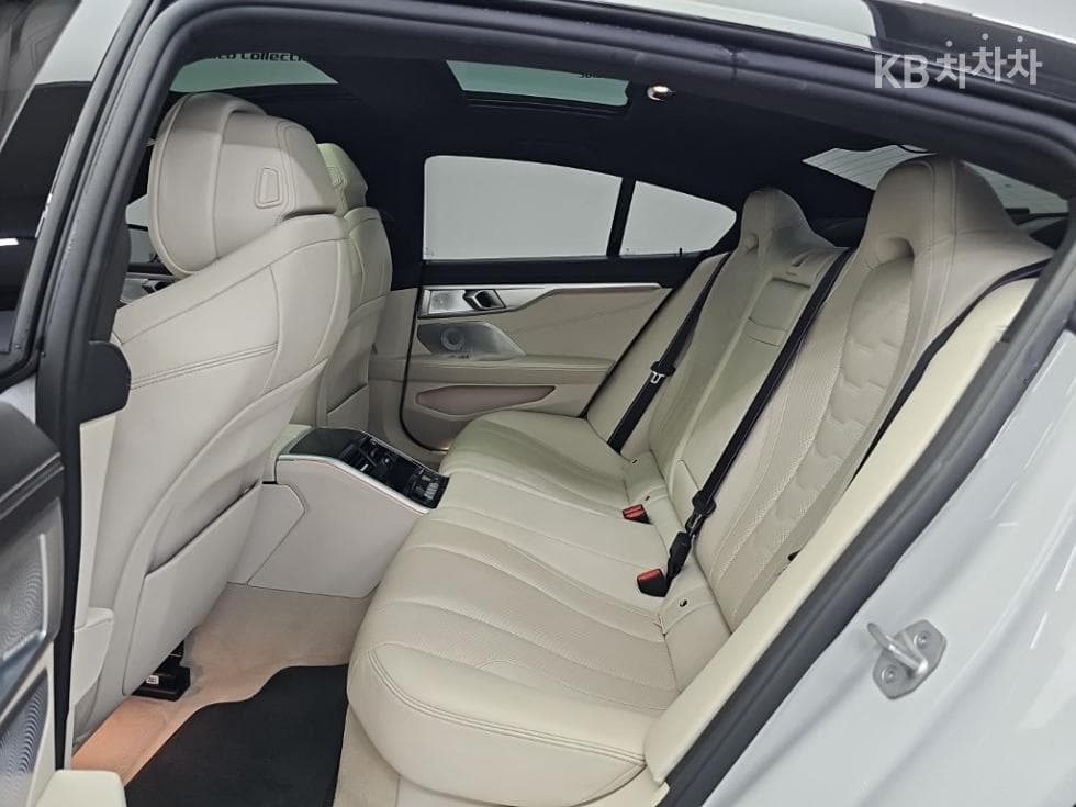 BMW 8시리즈 (G15)M850i xDrive Gran Coupe Standard - 12