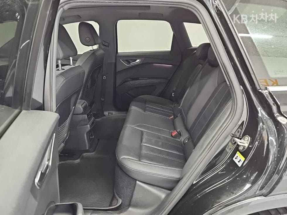 Ауди Q4 e-tron40 Premium - 12