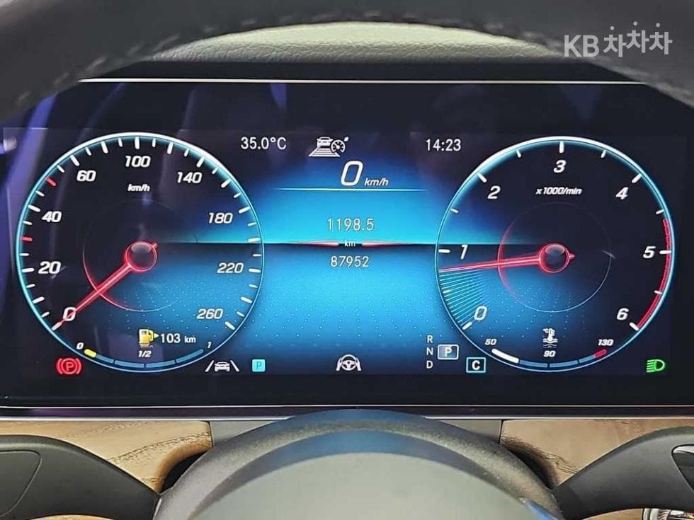 Mercedes-Benz E-Клас (W213)E220d 4MATIC Exclusive - 6