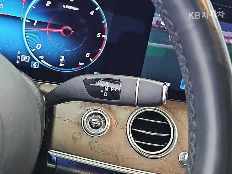 Mercedes-Benz E-Клас (W213)E220d 4MATIC Exclusive - 8