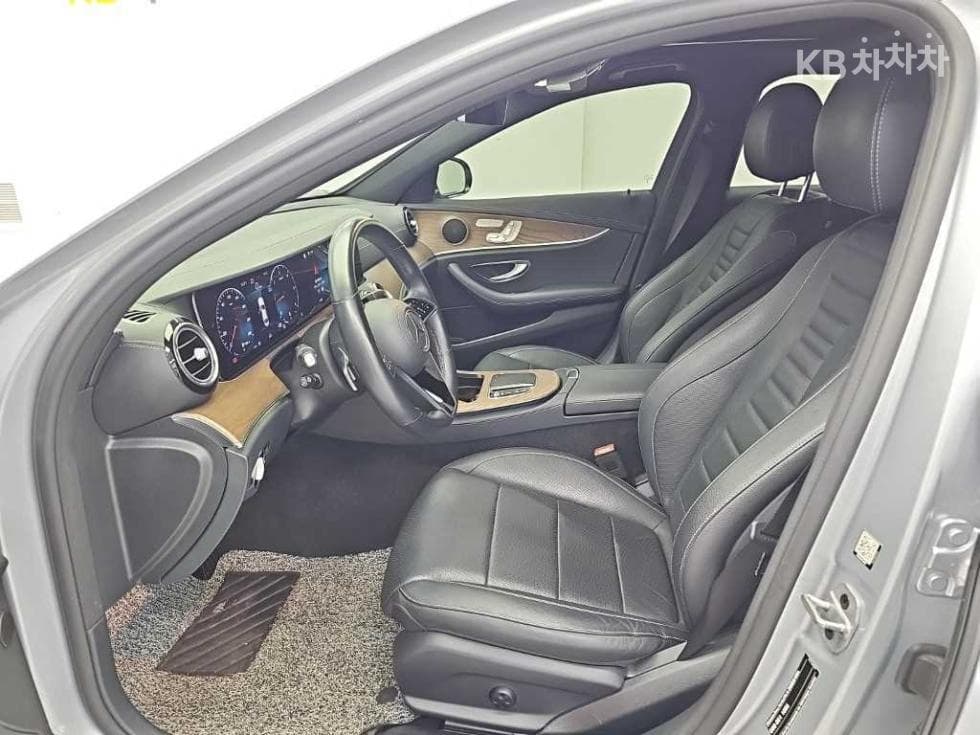 Mercedes-Benz E-Клас (W213)E220d 4MATIC Exclusive - 11