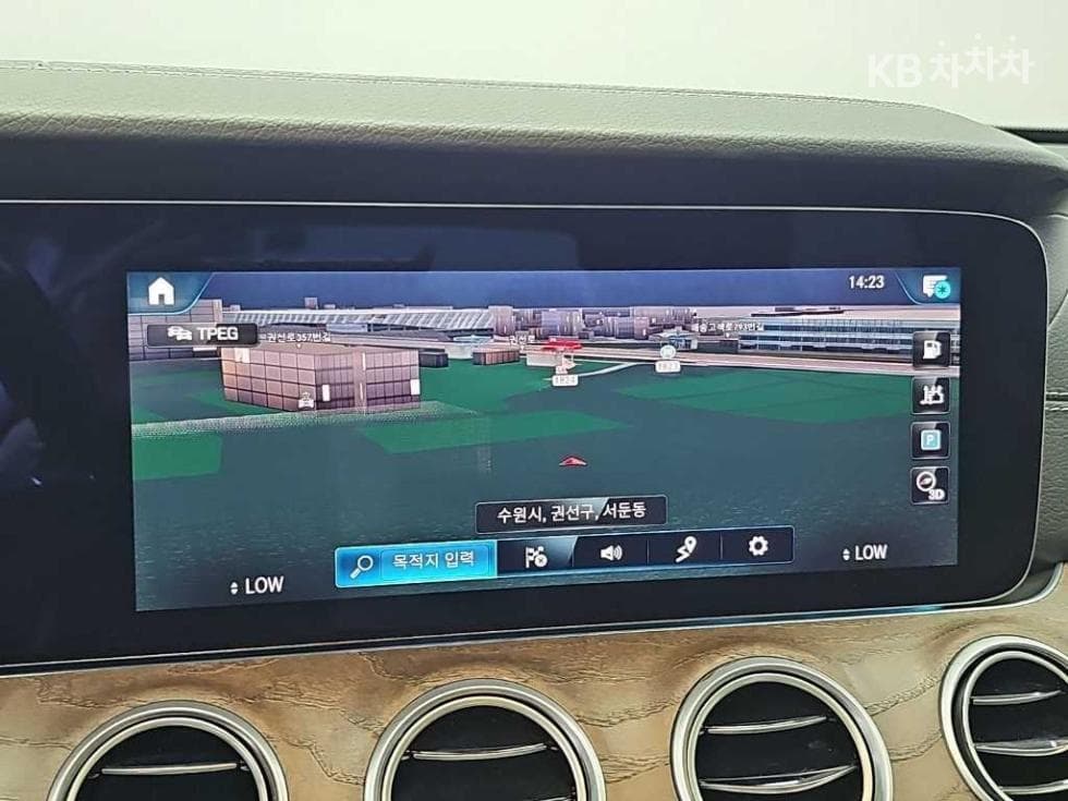 Mercedes-Benz E-Клас (W213)E220d 4MATIC Exclusive - 15