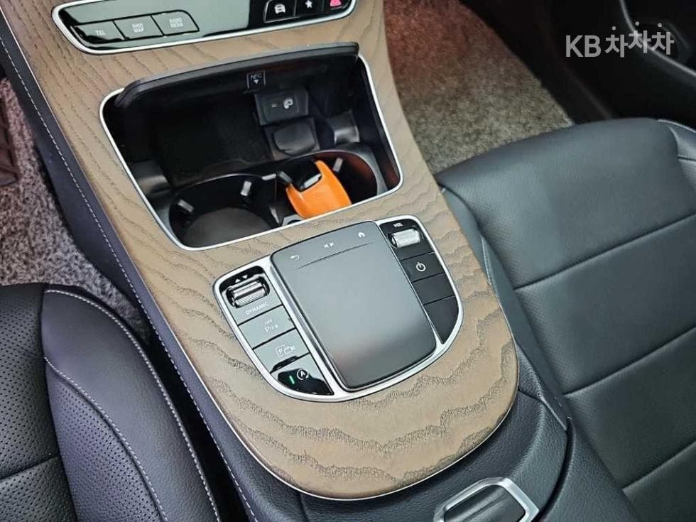 Mercedes-Benz E-Клас (W213)E220d 4MATIC Exclusive - 17