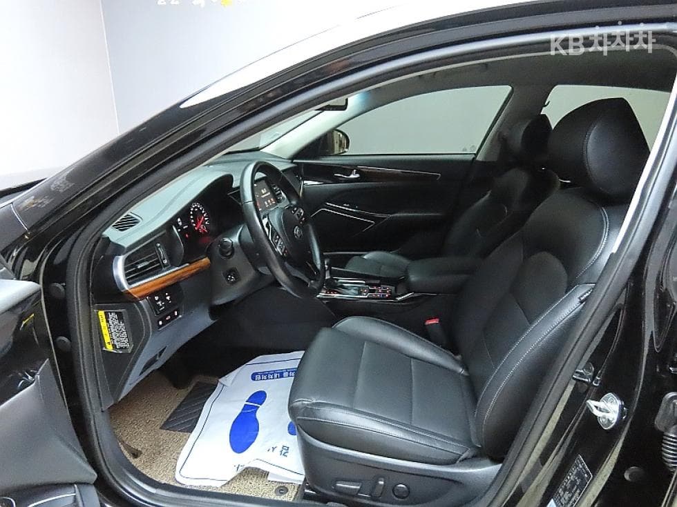 Kia All New K72.4 GDI Prestige - 10