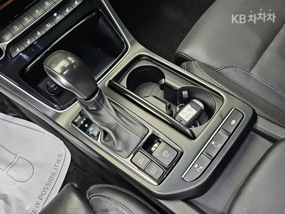 Хюндай Grandeur (Azera)IGРент-а-кар 3.0 LPi Exclusive Стандартен - 8