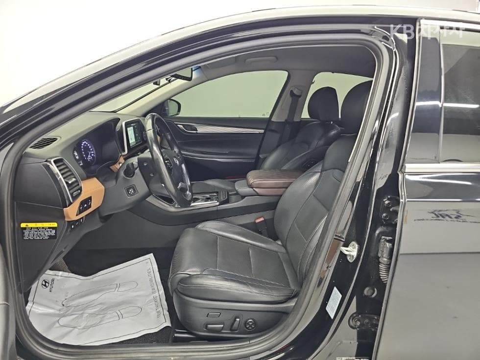 Хюндай Grandeur (Azera)IGРент-а-кар 3.0 LPi Exclusive Стандартен - 11