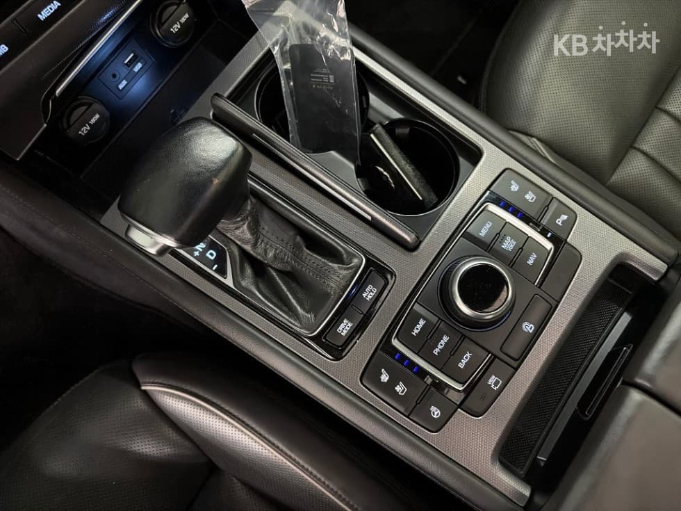 Hyundai GenesisDHG330 Premium AWD - 8