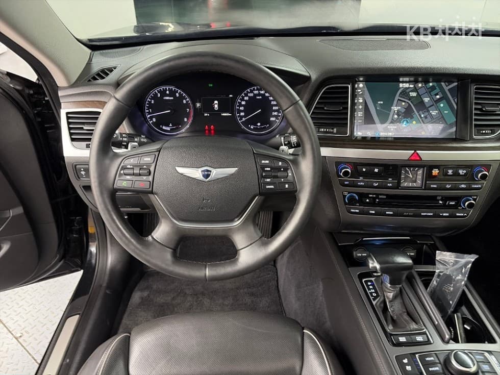 Hyundai GenesisDHG330 Premium AWD - 9