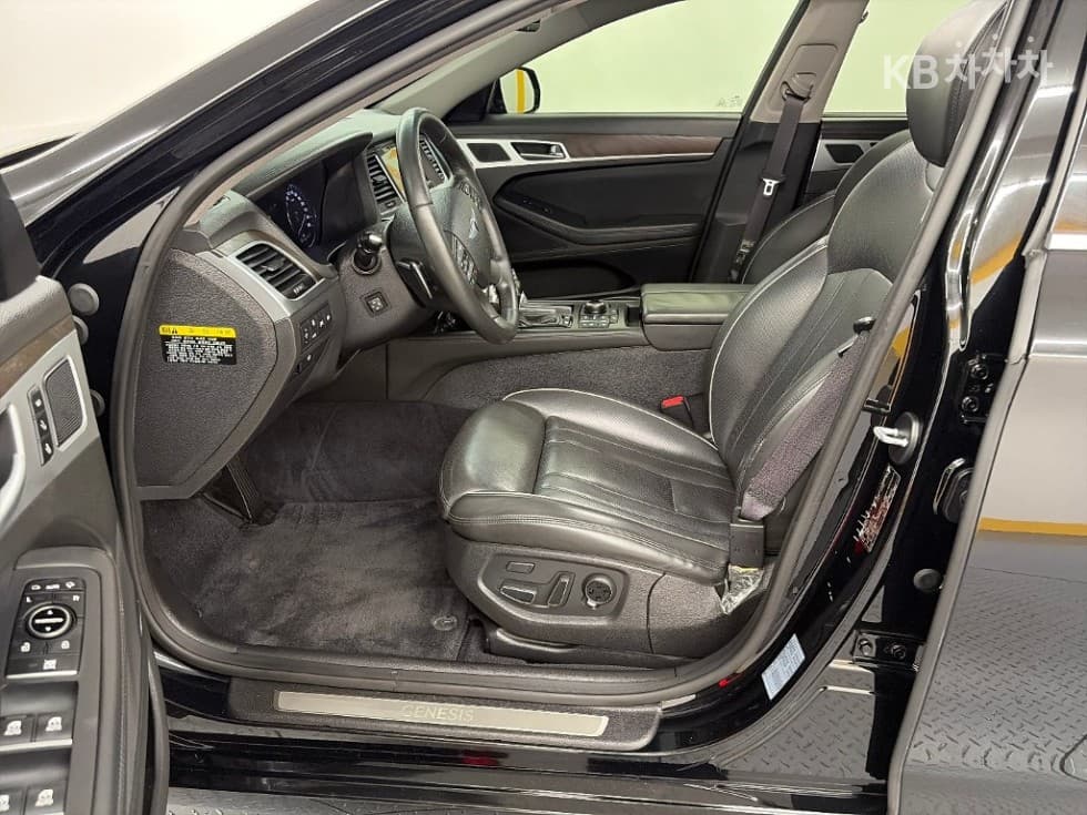 Hyundai GenesisDHG330 Premium AWD - 11