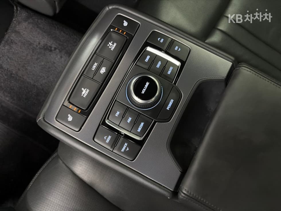 Hyundai GenesisDHG330 Premium AWD - 13