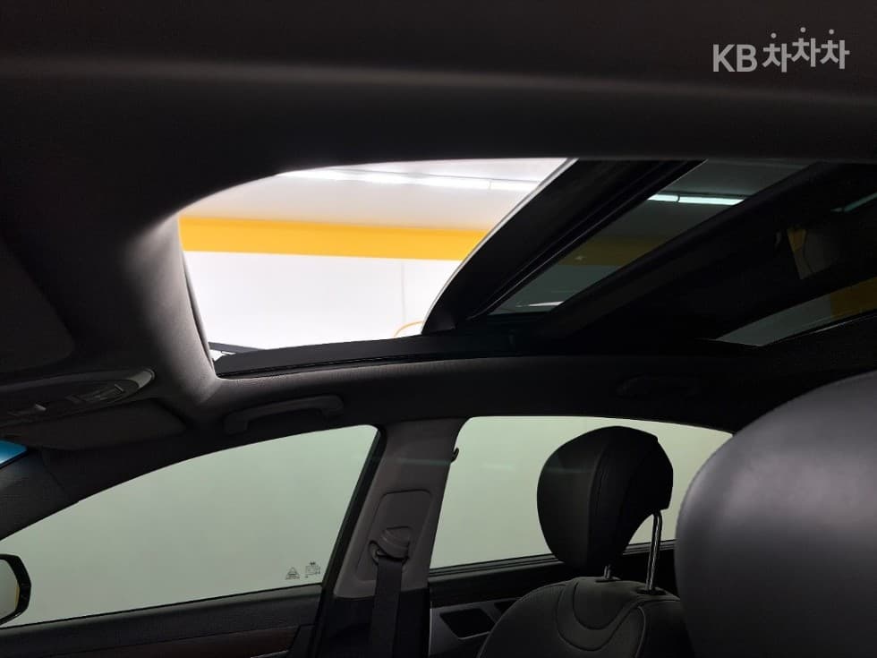 Hyundai GenesisDHG330 Premium AWD - 15