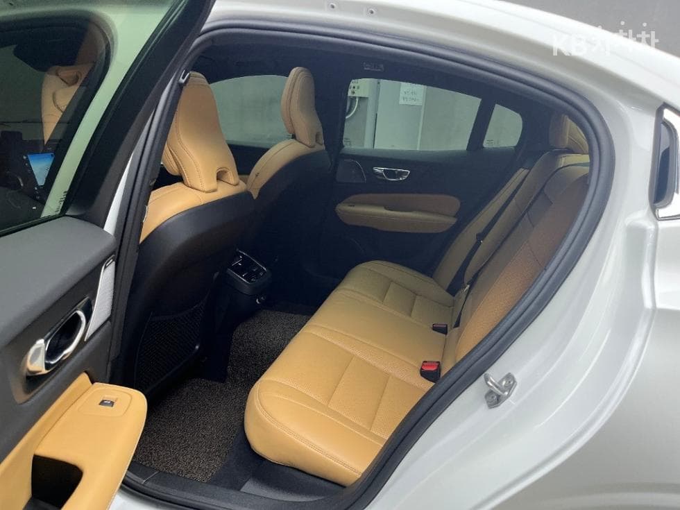 Volvo S60 3-토 поколение2.0 T5 Inscription - 6