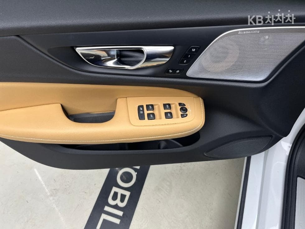 Volvo S60 3-토 поколение2.0 T5 Inscription - 11