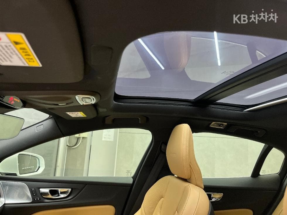 Volvo S60 3-토 поколение2.0 T5 Inscription - 15