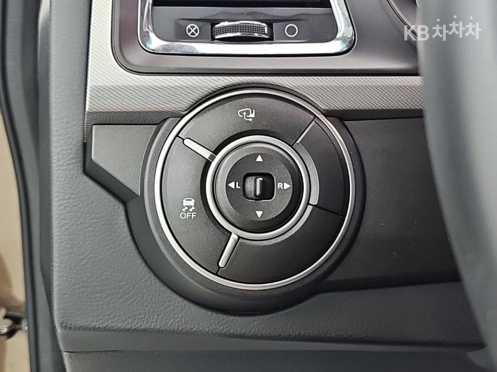 KG Mobility The New (facelift) Korando Sports (pickup variant)2.2 CX7 4WD 클럽 - 16