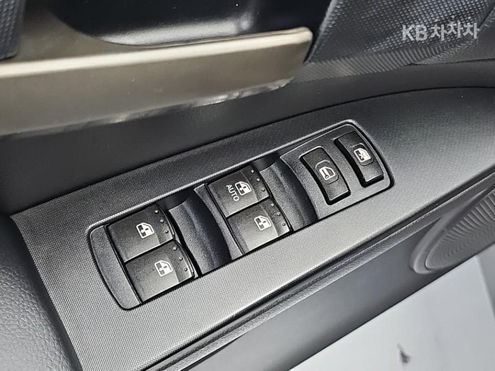 KG Mobility The New (facelift) Korando Sports (pickup variant)2.2 CX7 4WD 클럽 - 17