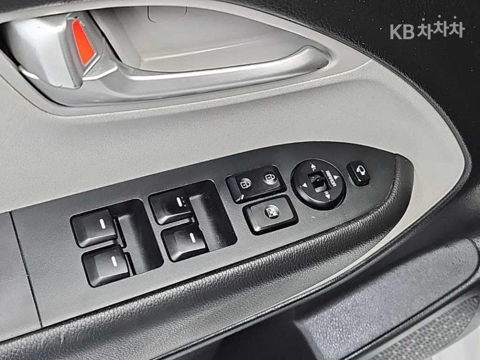 Киа The New (фейслифт) Рей (ван) Ван1.0 Бензин Ван 2-местен Стандартен - 15