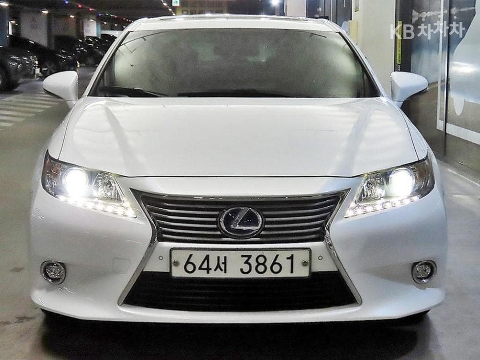 Lexus Нов ES300h Сюприм (висок клас) - 2
