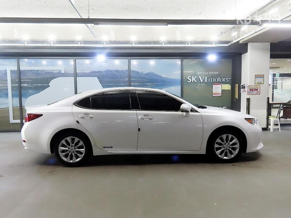 Lexus Нов ES300h Сюприм (висок клас) - 3