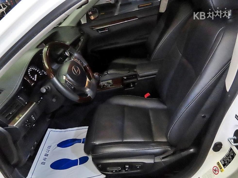 Lexus Нов ES300h Сюприм (висок клас) - 6
