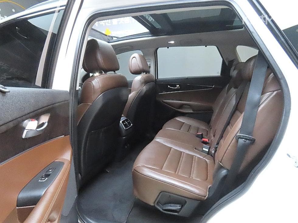 Киа All NewSorentoДизел 2.2 2WD Noblesse Специал (специален признак/издание) - 11