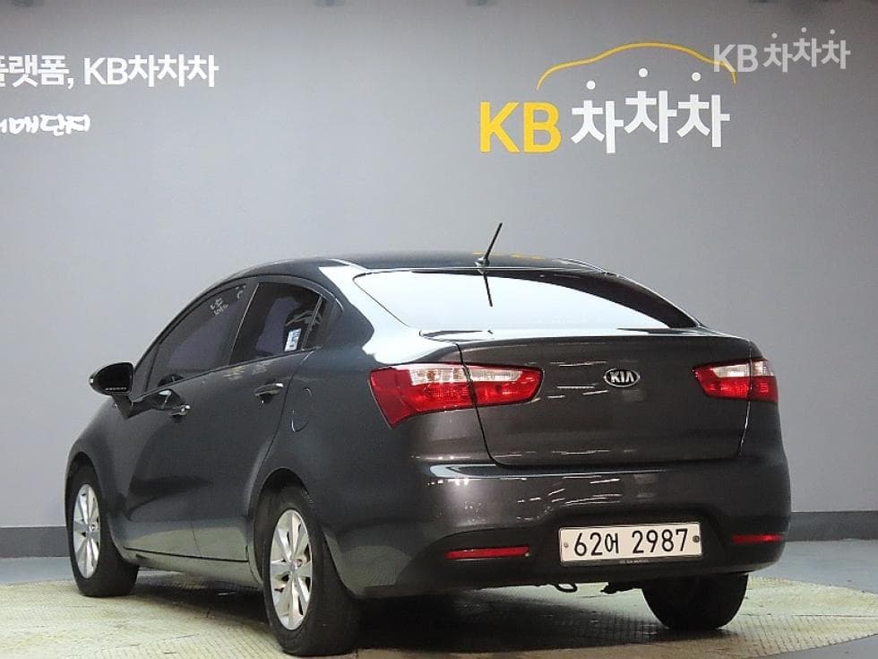 Kia All New Pride / Rio1.4 MPI Sedan Deluxe - 4