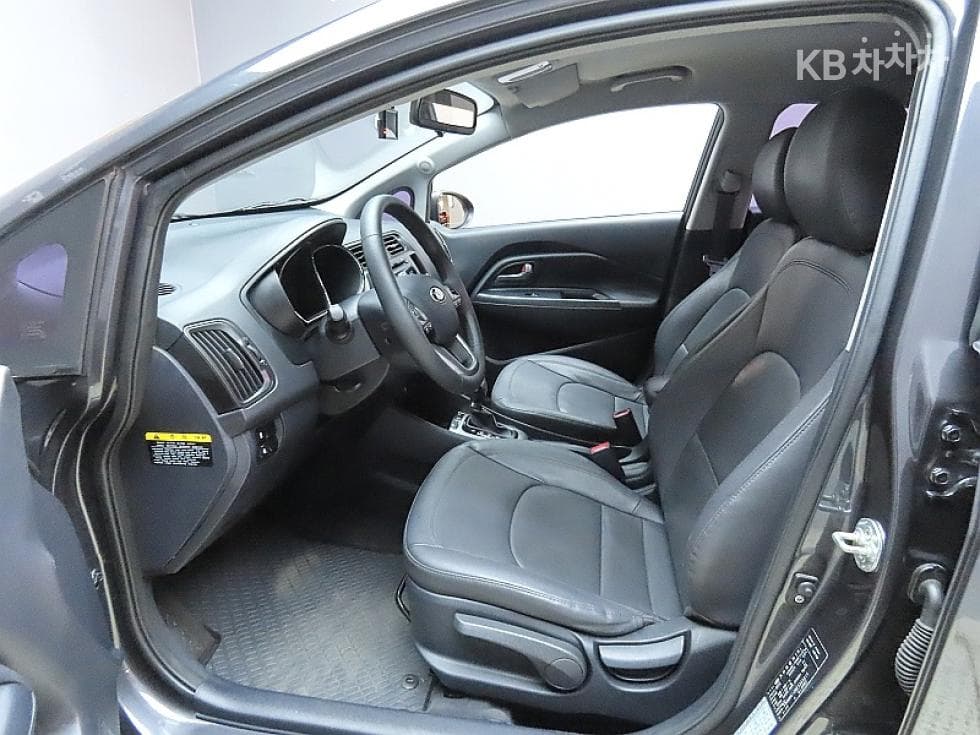 Kia All New Pride / Rio1.4 MPI Sedan Deluxe - 10
