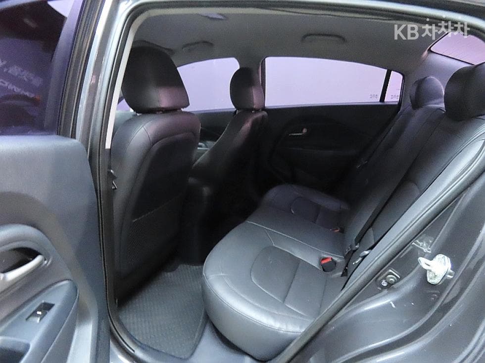 Kia All New Pride / Rio1.4 MPI Sedan Deluxe - 12