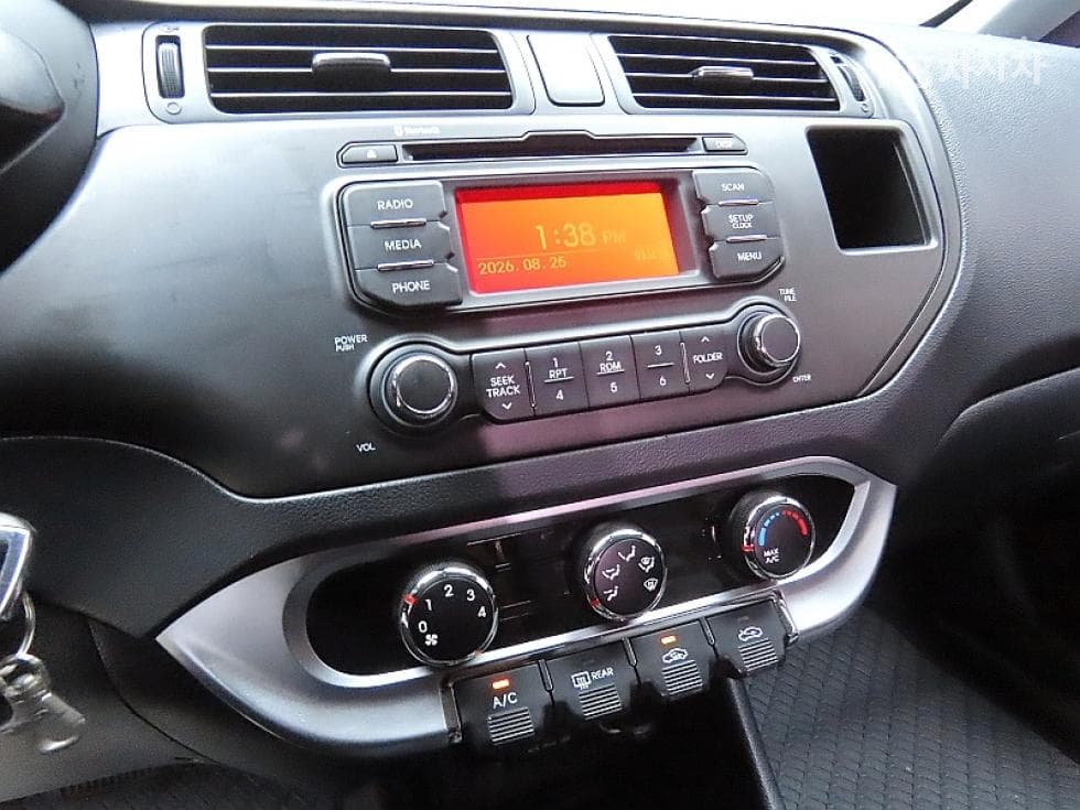 Kia All New Pride / Rio1.4 MPI Sedan Deluxe - 16
